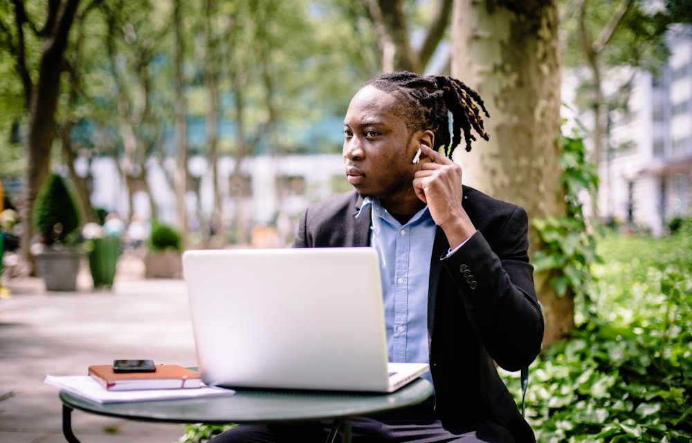 Auto-entrepreneur en ligne : stratégies efficaces pour vendre vos services